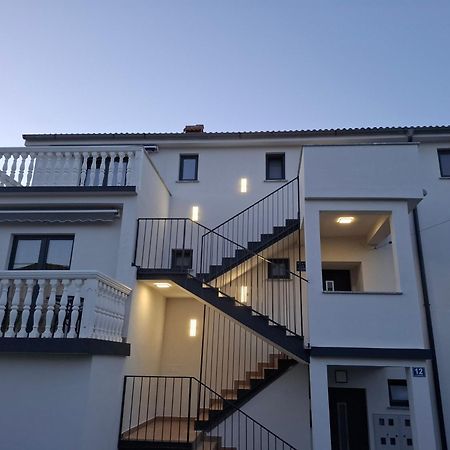 Olivista Croatia Apartments Njivice Esterno foto